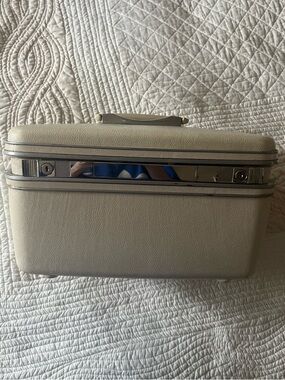 VINTAGE 1960's Samsonite Cream Tan Cosmetic BagTrain